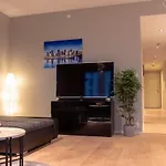 Spacious Modern 3br At Barcode Apartamento