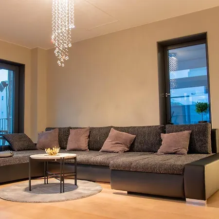 Spacious Modern 3br At Barcode Apartmán *