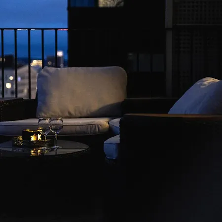 Spacious Modern 3br At Barcode Apartmán *