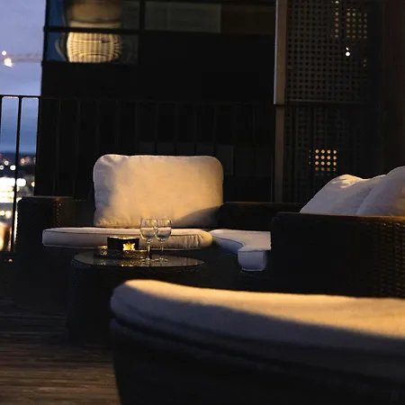 Spacious Modern 3br At Barcode Apartmán *