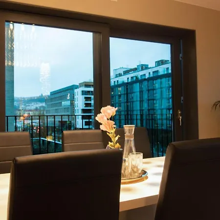 Spacious Modern 3br At Barcode Apartman