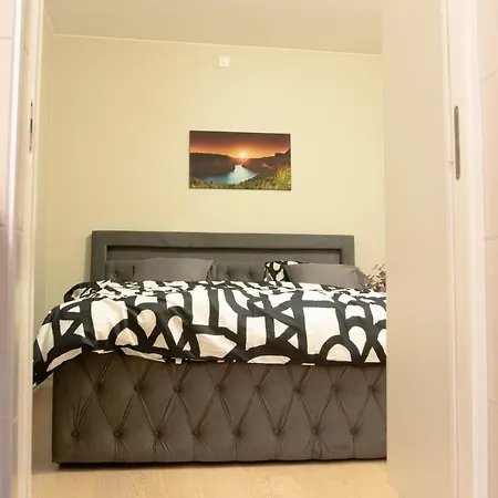 Spacious Modern 3br At Barcode Apartman *