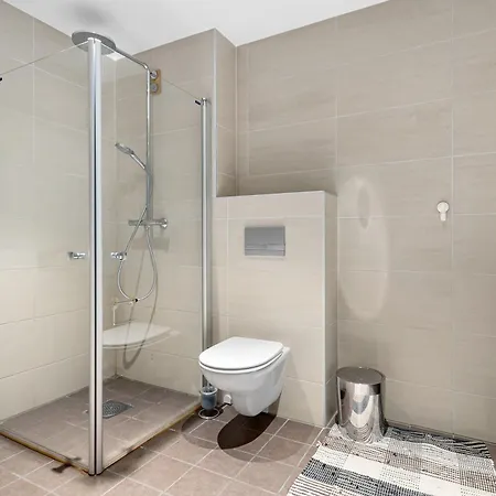 Spacious Modern 3br At Barcode Apartman