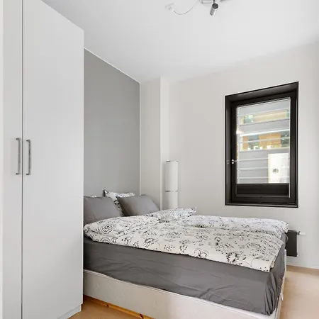 Spacious Modern 3br At Barcode Apartman