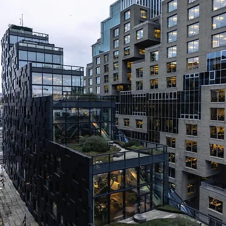 Spacious Modern 3br At Barcode Apartman