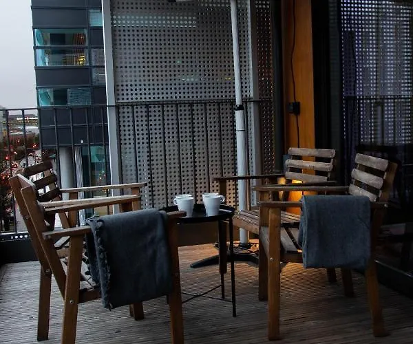 Spacious Modern 3br At Barcode Apartamento