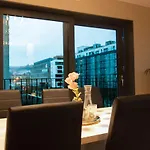 Spacious Modern 3br At Barcode Apartamento